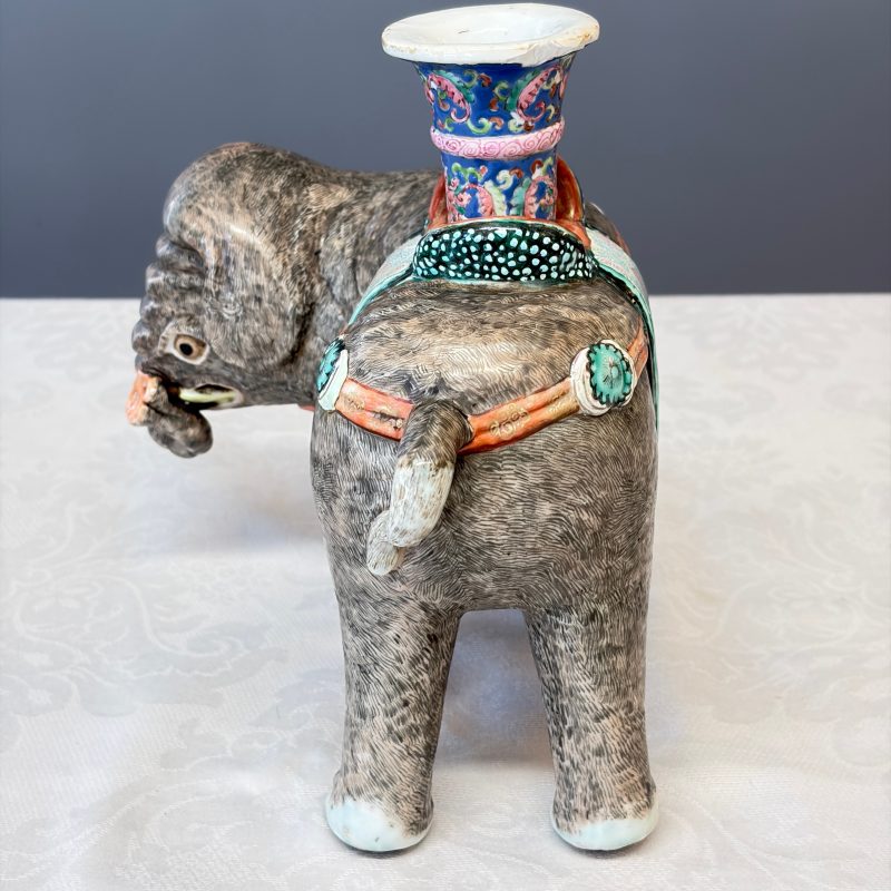 A pair of Chinese famille rose models of elephants - 图38