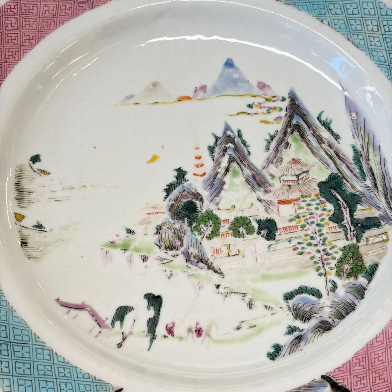A collection of 13 Chinese famille rose 'Landscape' plates and dishes - 图134
