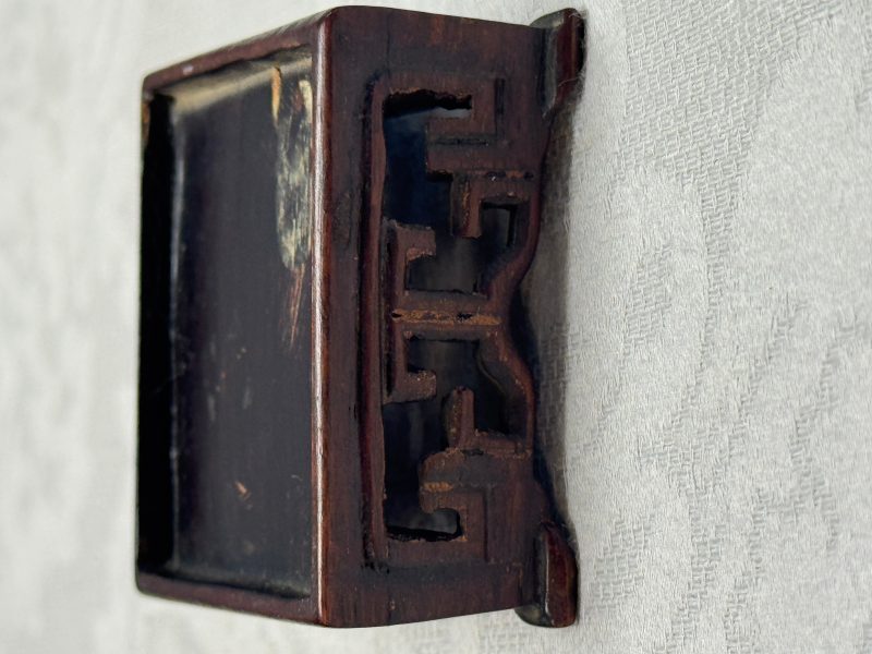 A pair of Chinese aubergine-glazed openworked square brush pots on later wooden stands - 图24