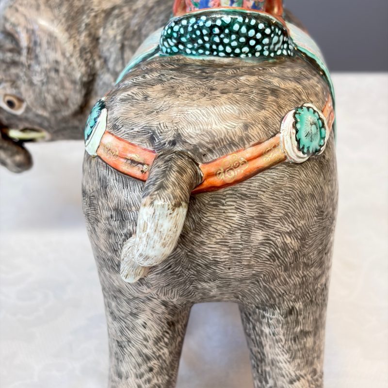 A pair of Chinese famille rose models of elephants - 图37