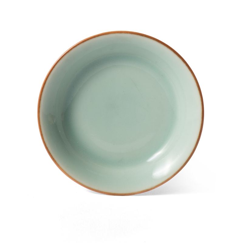 A small celadon-glazed dish, Qianlong mark and of the period (1736-1795) - 图1