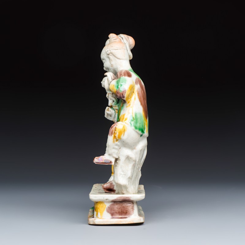 A Chinese famille verte sancai biscuit 'Merry Music Making' group - 图3