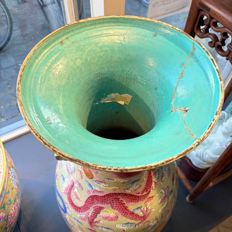 A large Chinese famille rose celadon-ground 'Dragon' vase - 图22