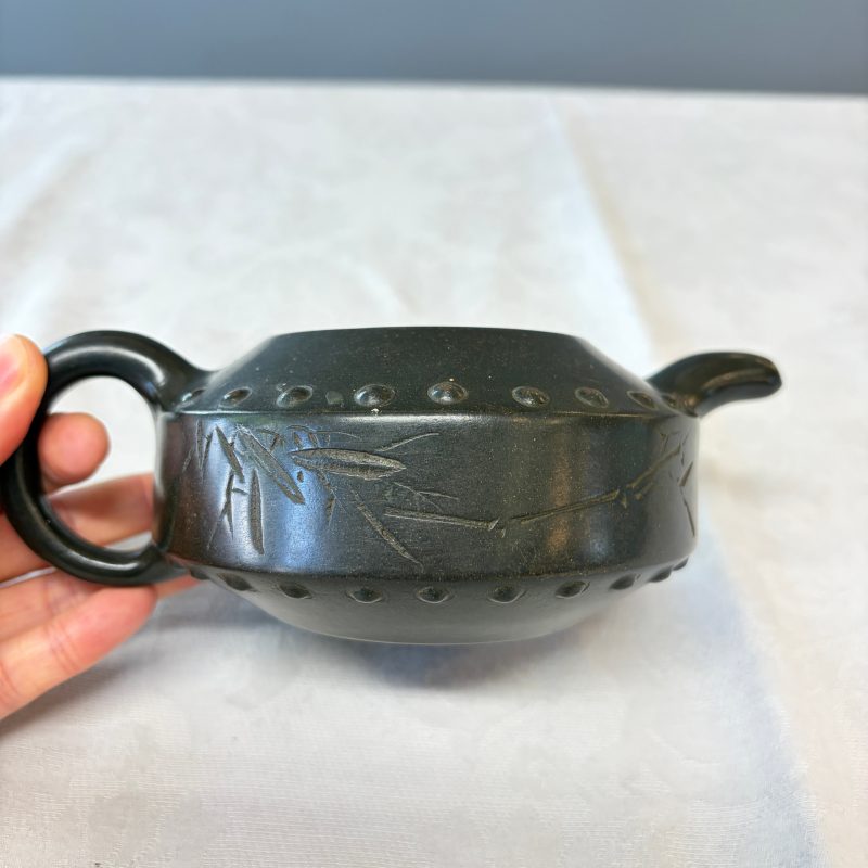 A Chinese inscribed Yixing stoneware teapot with a buffalo finial - 图9