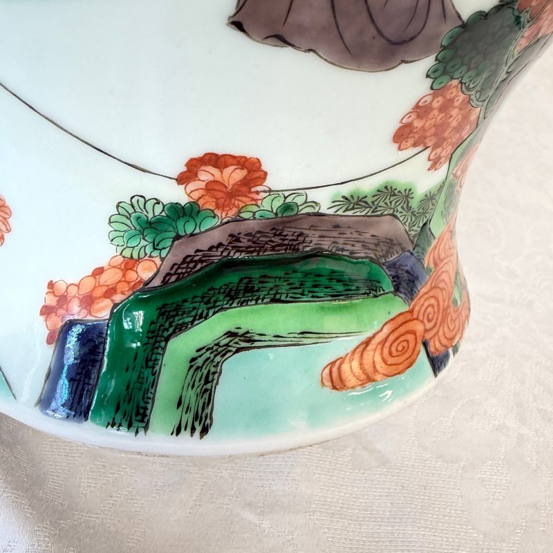 A Chinese famille verte 'Scholars and Court Ladies' baluster vase and cover - 图14