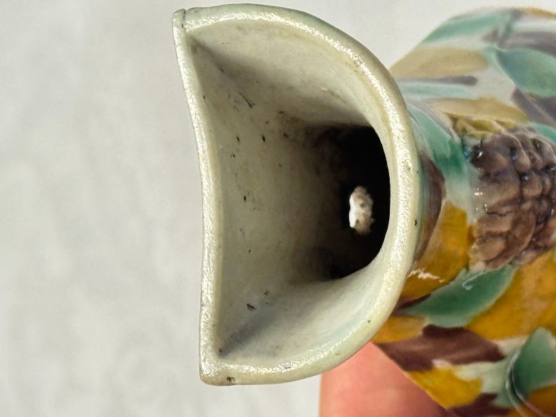 A pair of Chinese famille verte sancai biscuit wall pocket vases - 图23