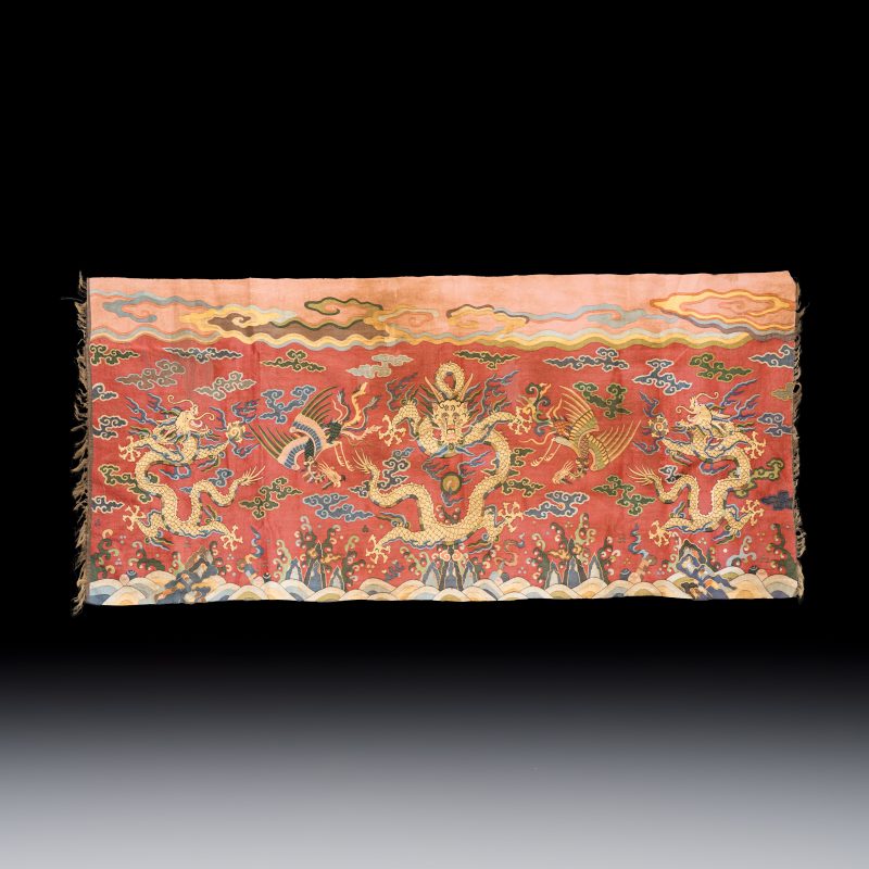 A Chinese kesi silk 'Dragons and Phoenixes' panel - 图2