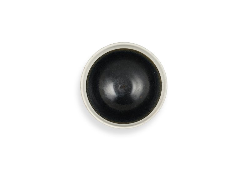 A black-glazed white-rimmed tenmoku tea bowl, Jin dynasty | 金　黑釉白覆輪天目茶盌 - 图2