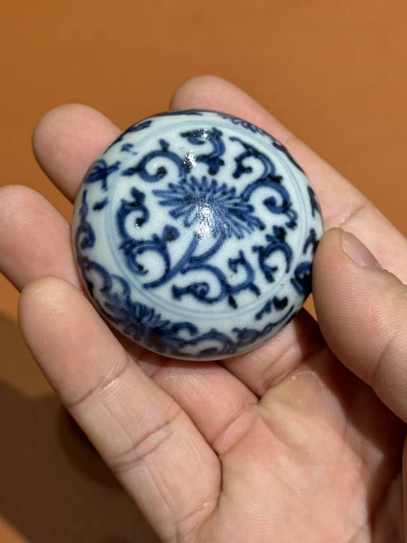 清早期 青花缠枝花卉纹小香盒 - 图8