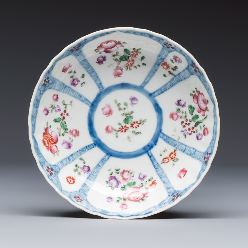 11 Chinese famille rose wares, one with gilt-bronze mounts - 图10