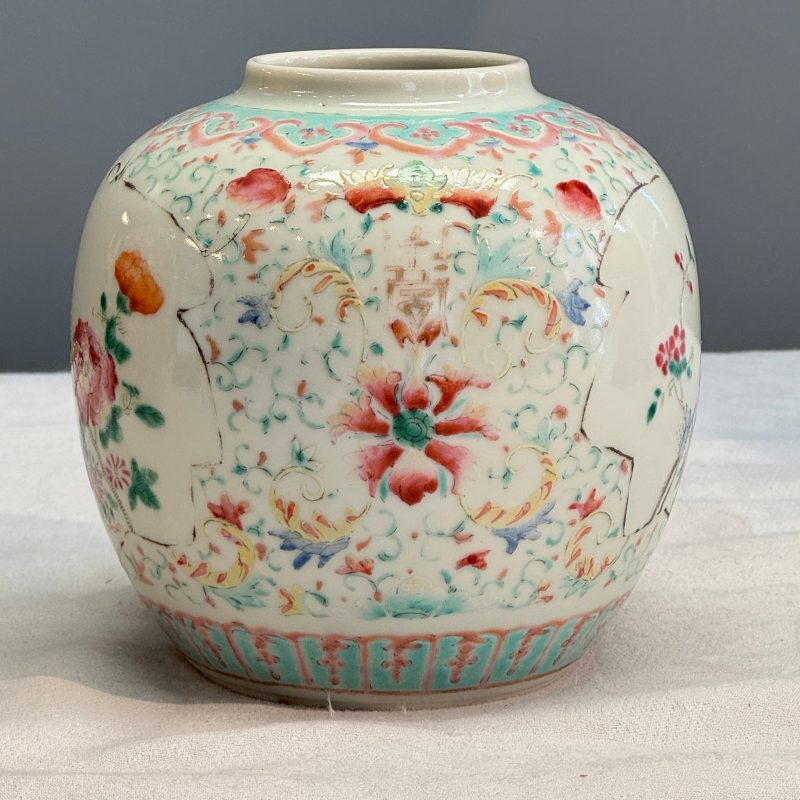 Three Chinese famille rose, verte and iron-red-decorated jars, one mounted as a lamp - 图34