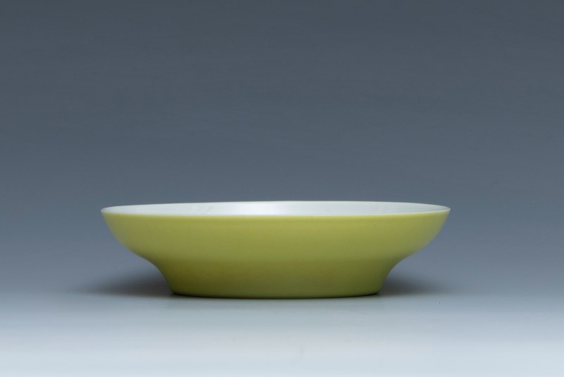 A pair of small lemon-yellow-glazed saucer dishes, Qianlong mark and of the period (1736-1795) - 图8