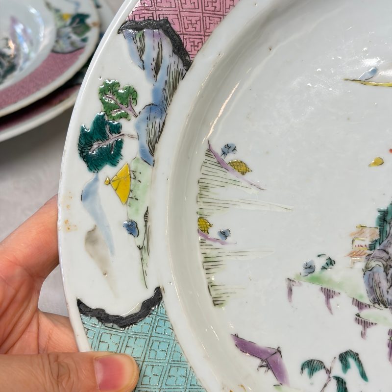 A collection of 13 Chinese famille rose 'Landscape' plates and dishes - 图140