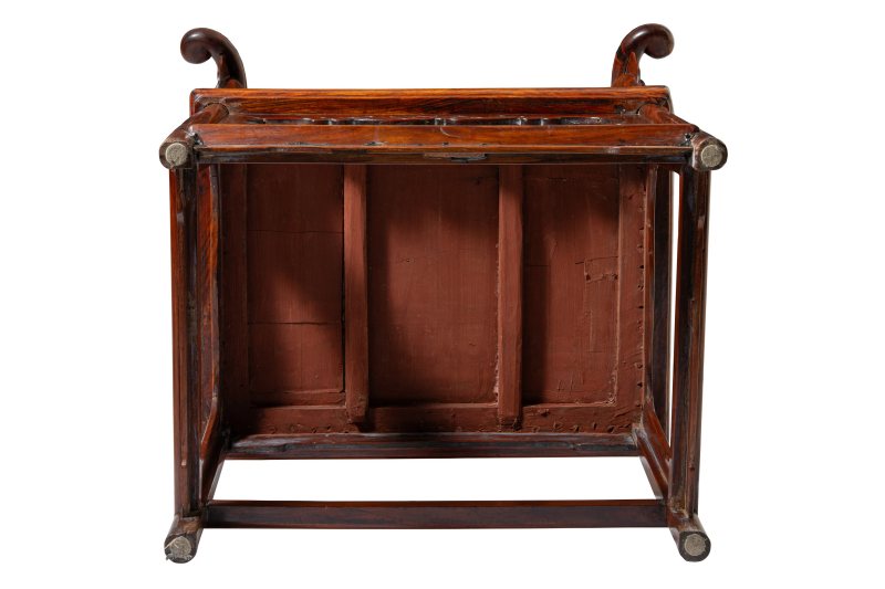 A pair of huanghuali horseshoe-back armchairs, Quanyi - 图7