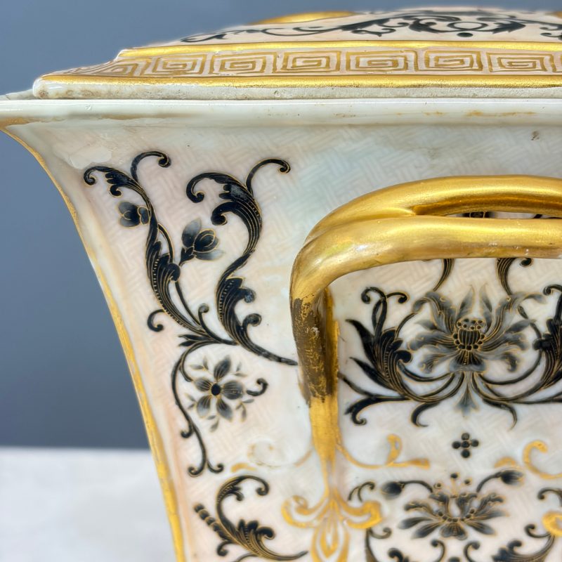 A pair of extremely rare Chinese Canton famille rose bough pots - 图59