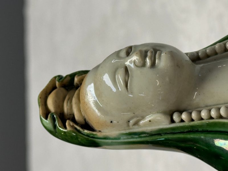 A Chinese famille verte sancai biscuit model of Guanyin - 图13