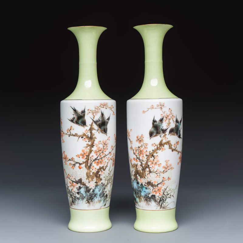 A pair of Chinese polychrome semi-eggshell 'birds among blossoming plum branches' vases - 图2