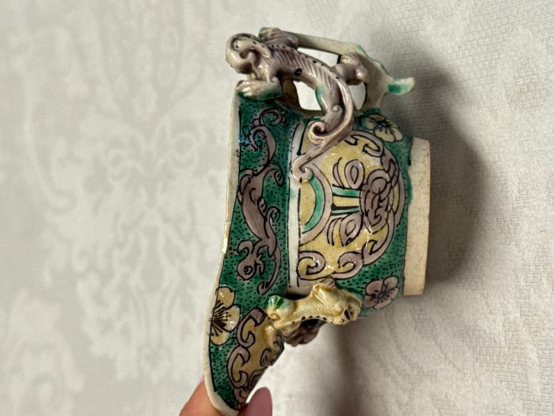 A Chinese famille verte sancai biscuit libation cup and a model of a shoe - 图21