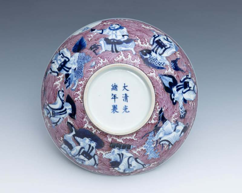 A pair of underglaze-blue and puce-enamelled 'Immortals' bowls, Guangxu mark and of the period (1875-1908) - 图8