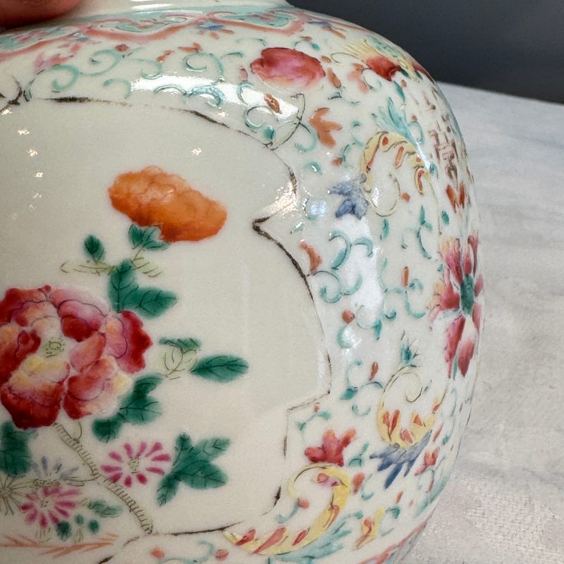 Three Chinese famille rose, verte and iron-red-decorated jars, one mounted as a lamp - 图38