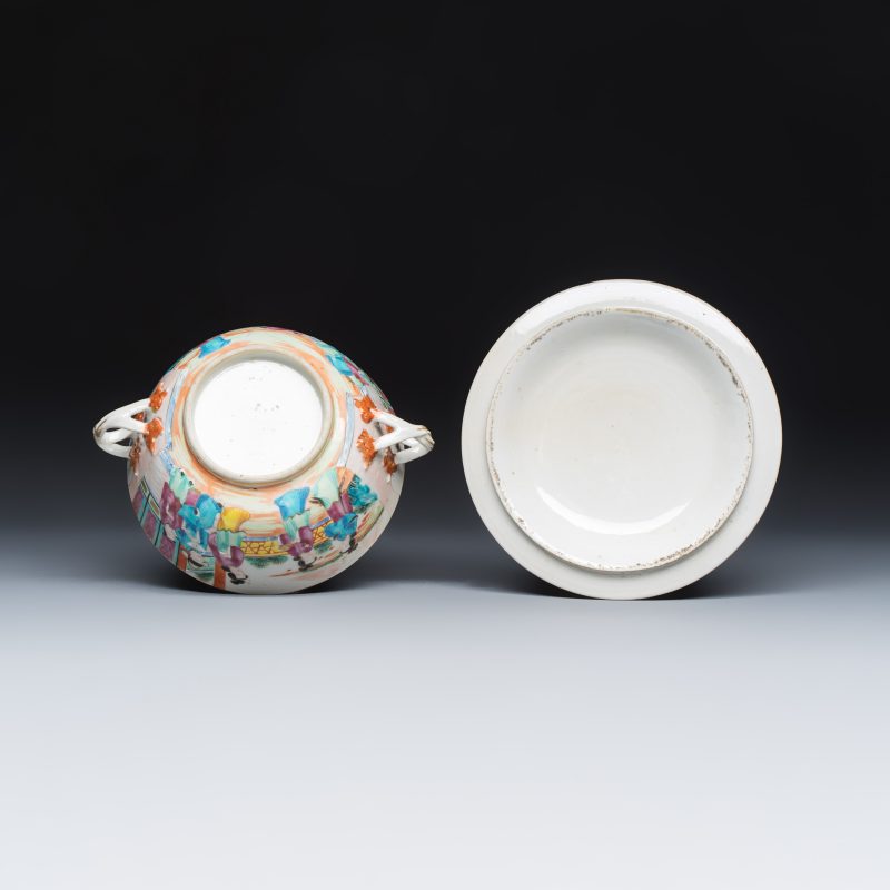Four Chinese Canton famille rose vases and a covered bowl with figural design - 图13