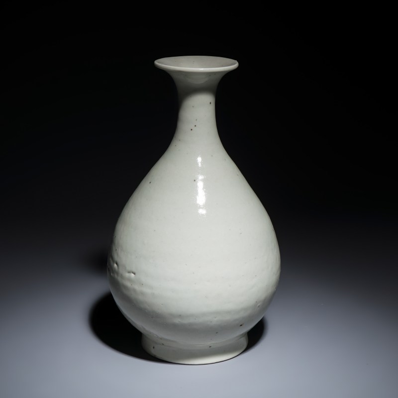 A Chinese white-glazed 'Yuhuchunping' vase - 图1