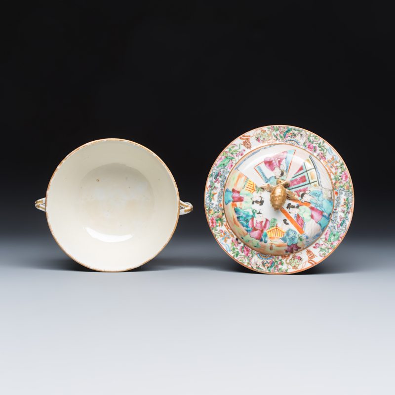 Four Chinese Canton famille rose vases and a covered bowl with figural design - 图12