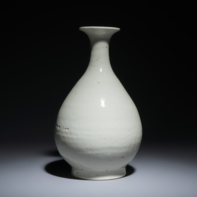 A Chinese white-glazed 'Yuhuchunping' vase - 图2
