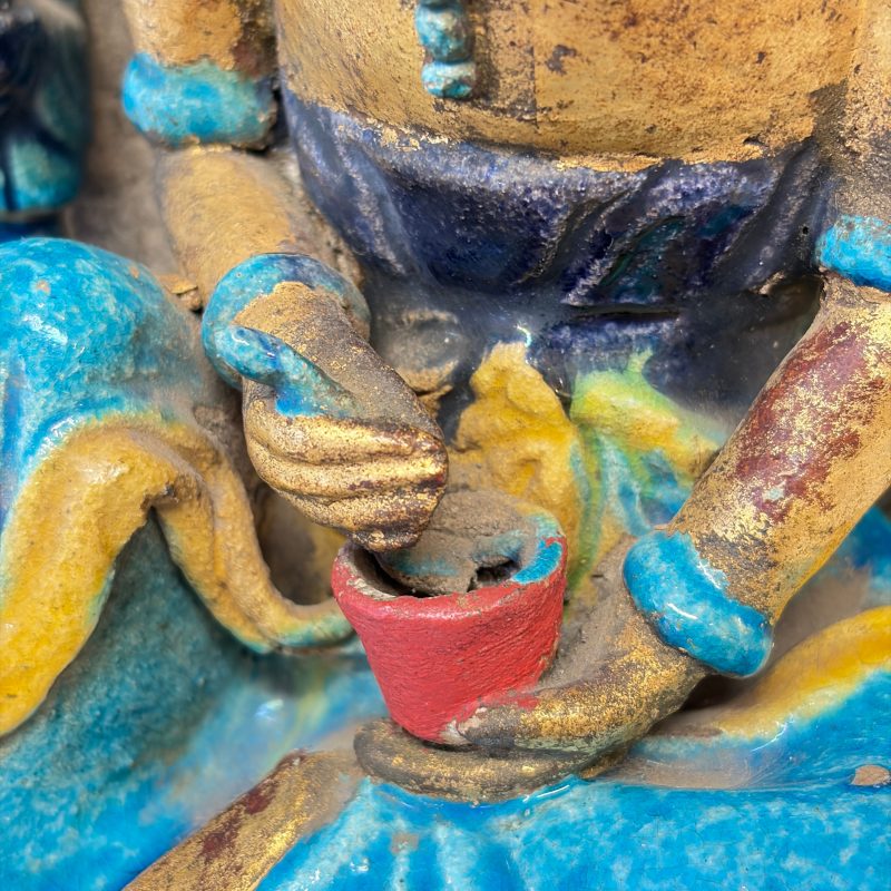 A Chinese gilt-decorated Fahua-glazed stoneware 'Bodhisattva with Attendants' group - 图15
