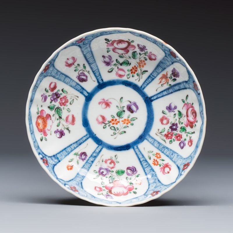 11 Chinese famille rose wares, one with gilt-bronze mounts - 图12