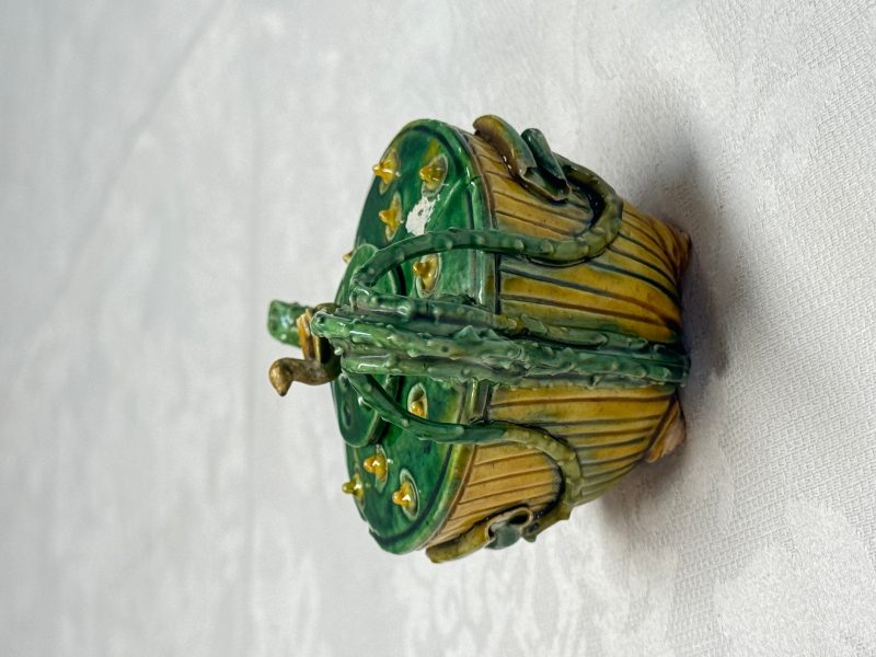 A Chinese famille verte sancai biscuit 'Lotus' teapot on a later wooden stand - 图13