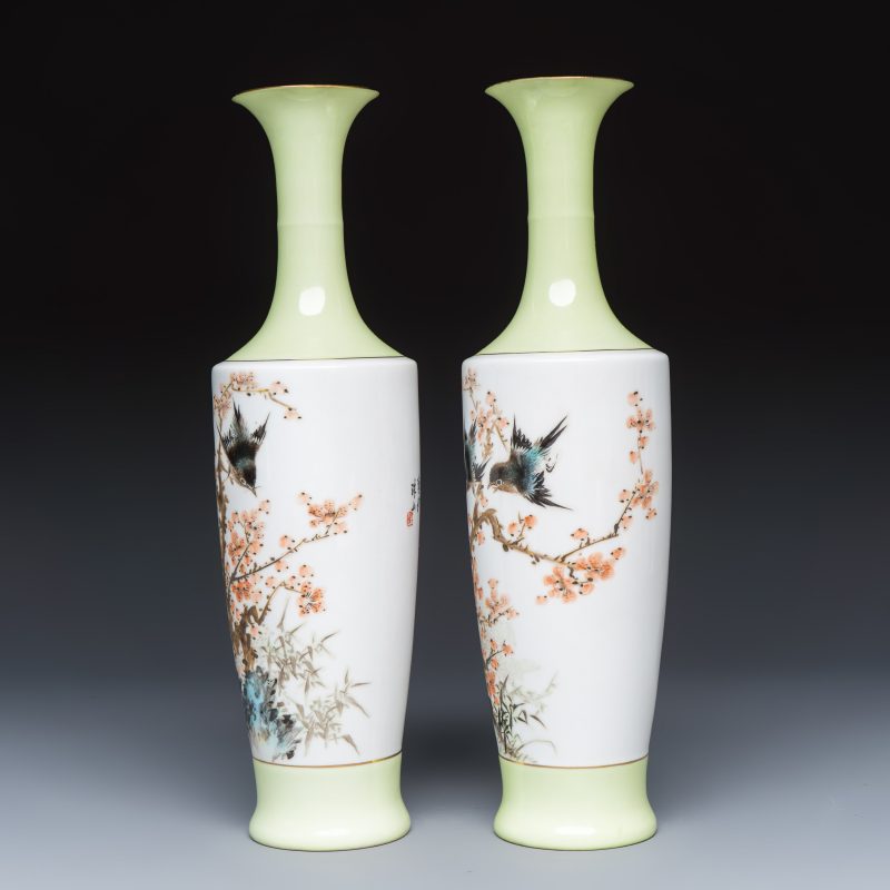 A pair of Chinese polychrome semi-eggshell 'birds among blossoming plum branches' vases - 图3