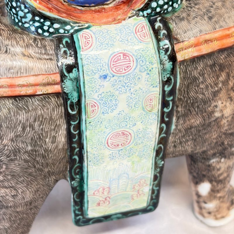 A pair of Chinese famille rose models of elephants - 图40