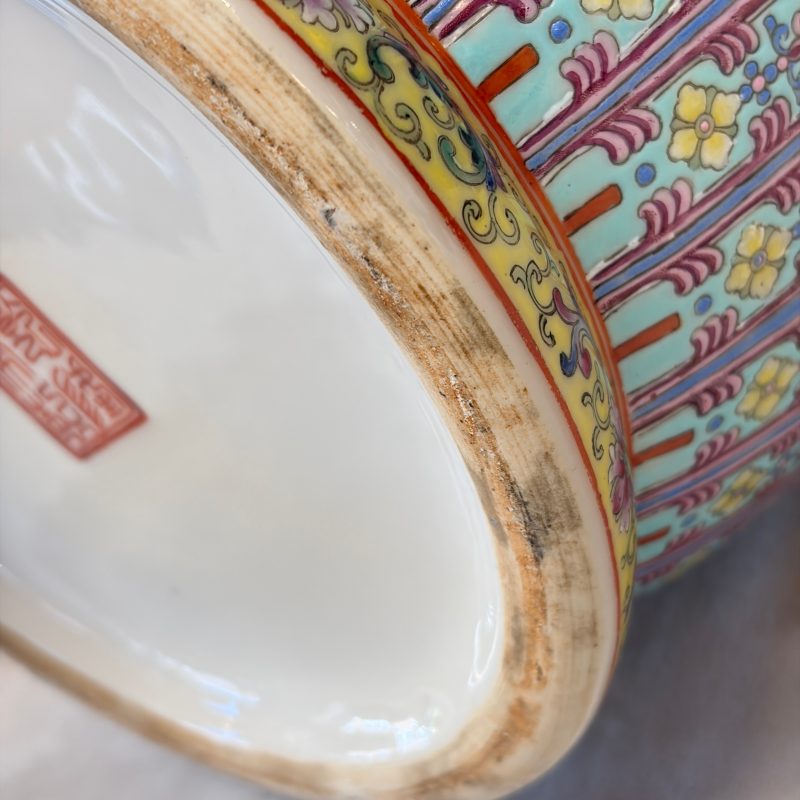 A pair of Chinese famille rose vases with figural design - 图33