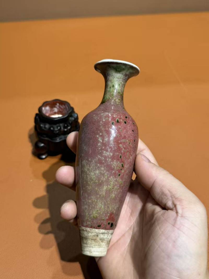 清晚期 豇豆红釉柳叶瓶 - 图5