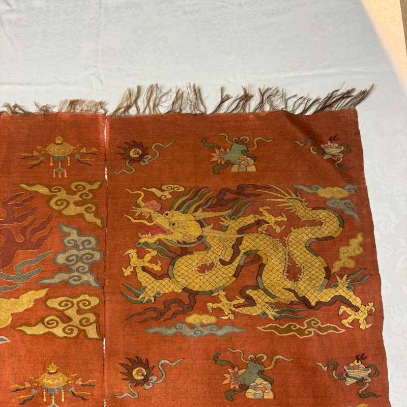 A Chinese coral-ground kesi 'Dragons' panel - 图12