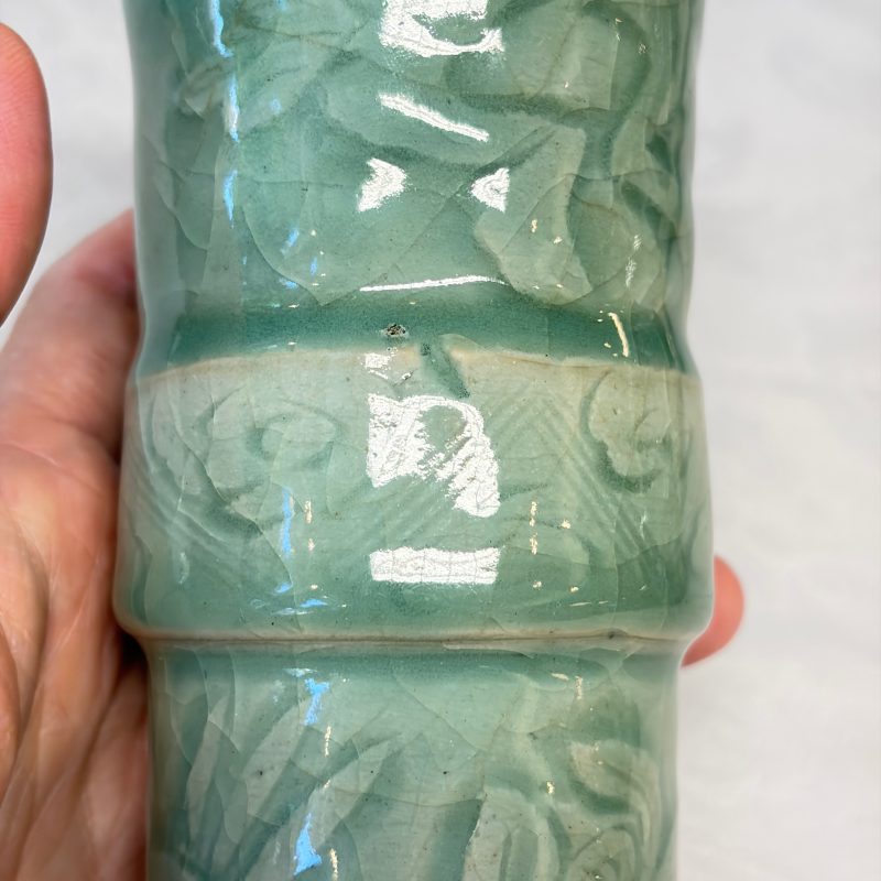 Two Chinese blue and white bowls, a plate, a celadon kendi and a vase - 图74