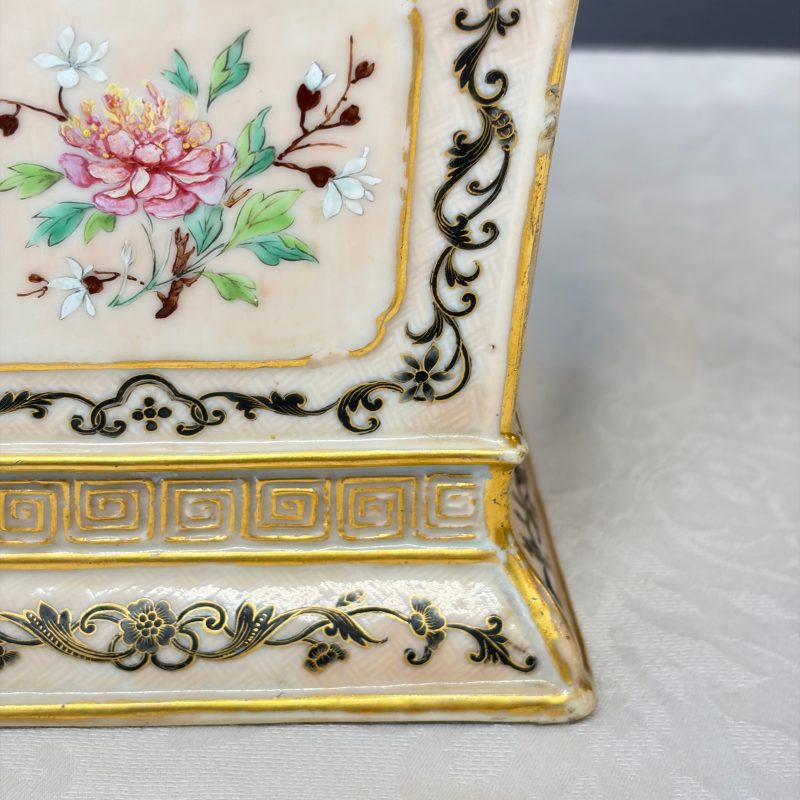 A pair of extremely rare Chinese Canton famille rose bough pots - 图62
