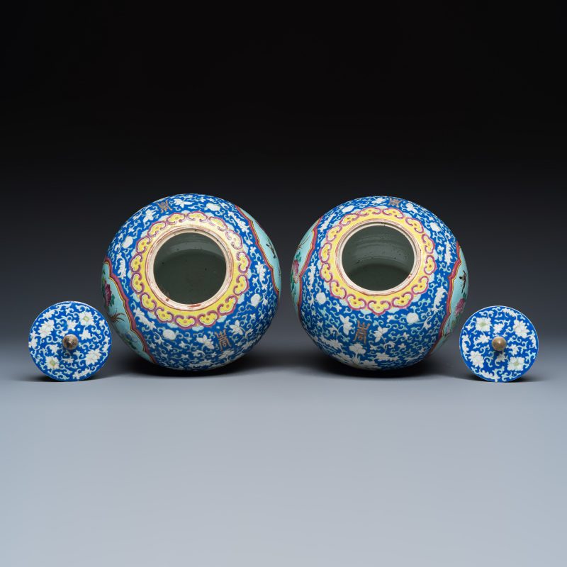 A pair of Chinese famille rose 'Birds among Flowering Branches' jars and covers - 图6