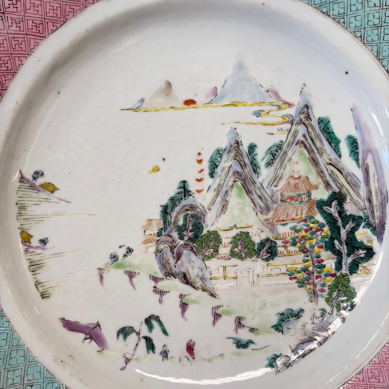 A collection of 13 Chinese famille rose 'Landscape' plates and dishes - 图144