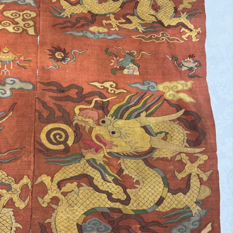 A Chinese coral-ground kesi 'Dragons' panel - 图13