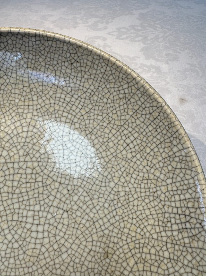 A Chinese blue-glazed shallow bowl and a ge-type dish - 图8