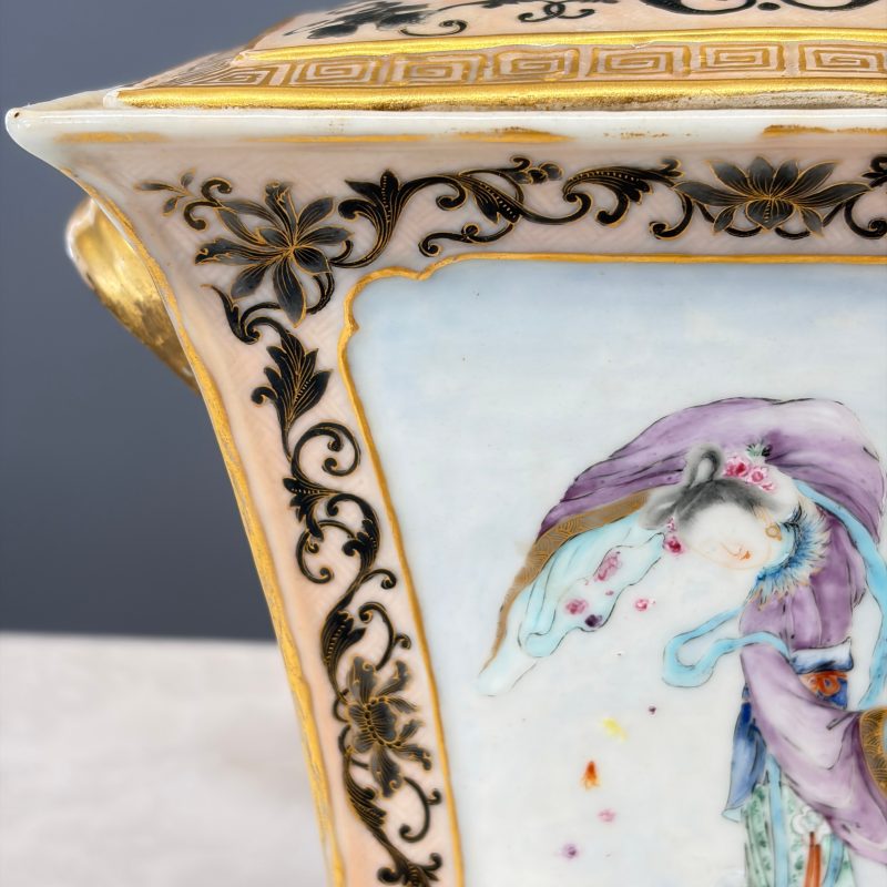 A pair of extremely rare Chinese Canton famille rose bough pots - 图65