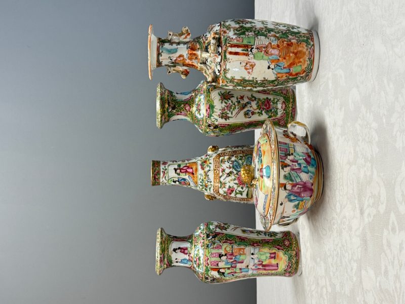 Four Chinese Canton famille rose vases and a covered bowl with figural design - 图16
