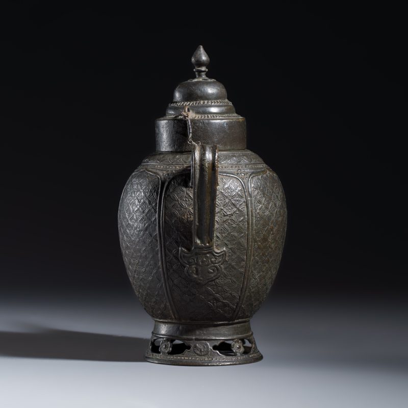 A Vietnamese bronze ewer and cover - 图3