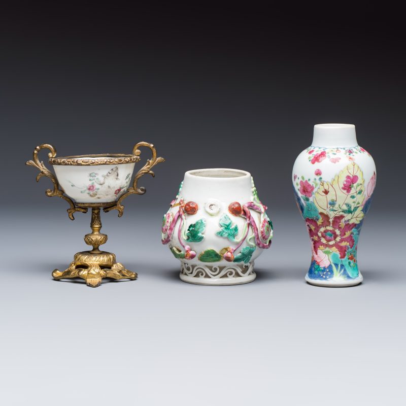 11 Chinese famille rose wares, one with gilt-bronze mounts - 图16