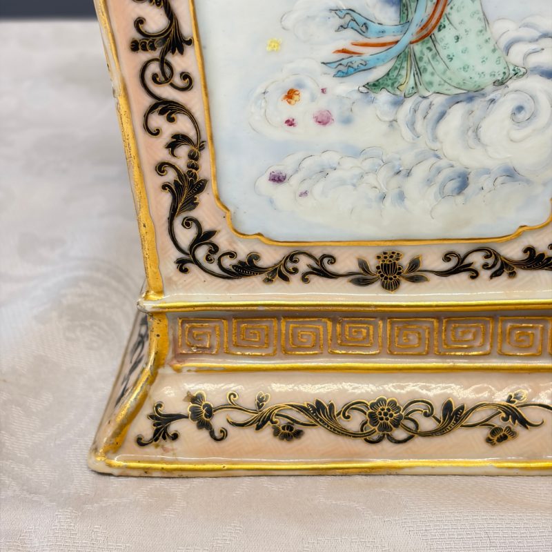 A pair of extremely rare Chinese Canton famille rose bough pots - 图67