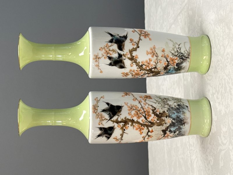 A pair of Chinese polychrome semi-eggshell 'birds among blossoming plum branches' vases - 图8