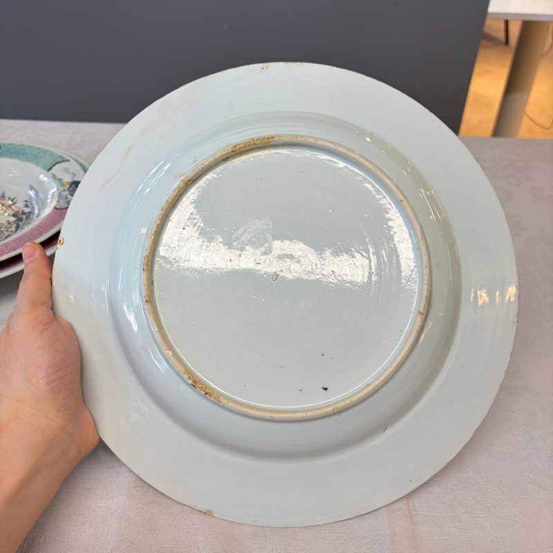 A collection of 13 Chinese famille rose 'Landscape' plates and dishes - 图145