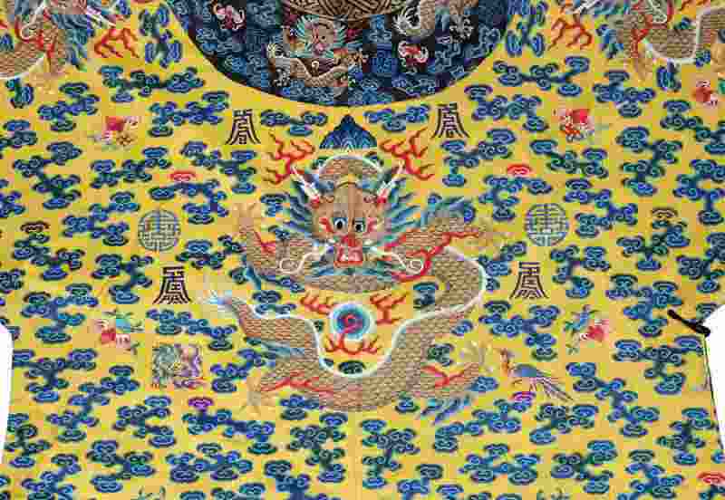 A rare yellow-ground silk kesi Twelve-Symbol semi formal dragon robe, Longpao - 图15